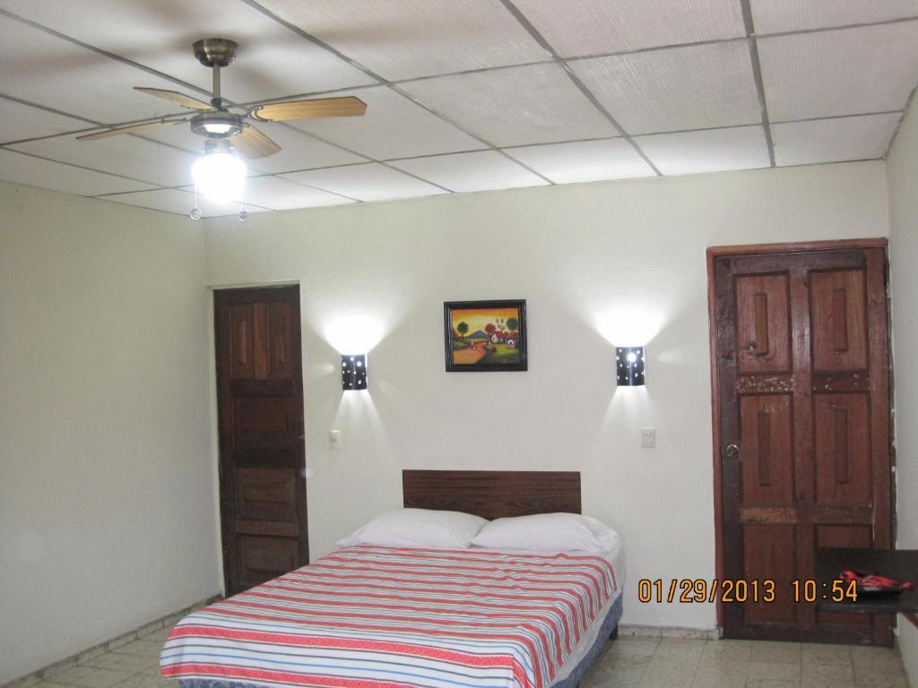 Hostal Dona Marta San Salvador Room photo