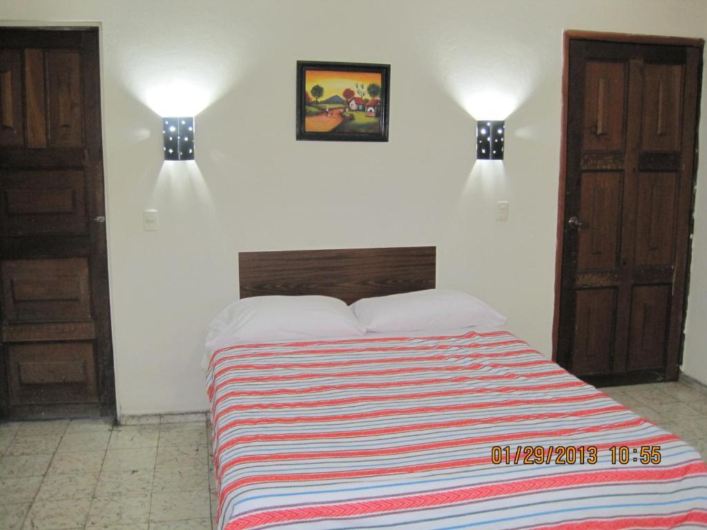 Hostal Dona Marta San Salvador Room photo