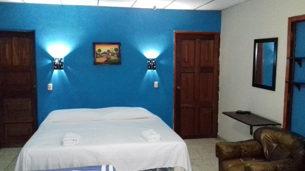 Hostal Dona Marta San Salvador Room photo